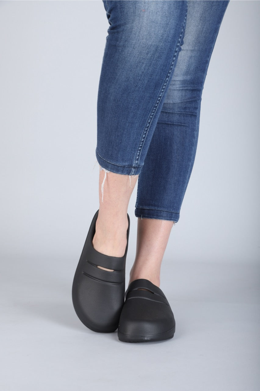 Fanture Halo Athletic Recovery Clogs Slippers - Ultra-Lightweight Comfort for Active Lifestyles
