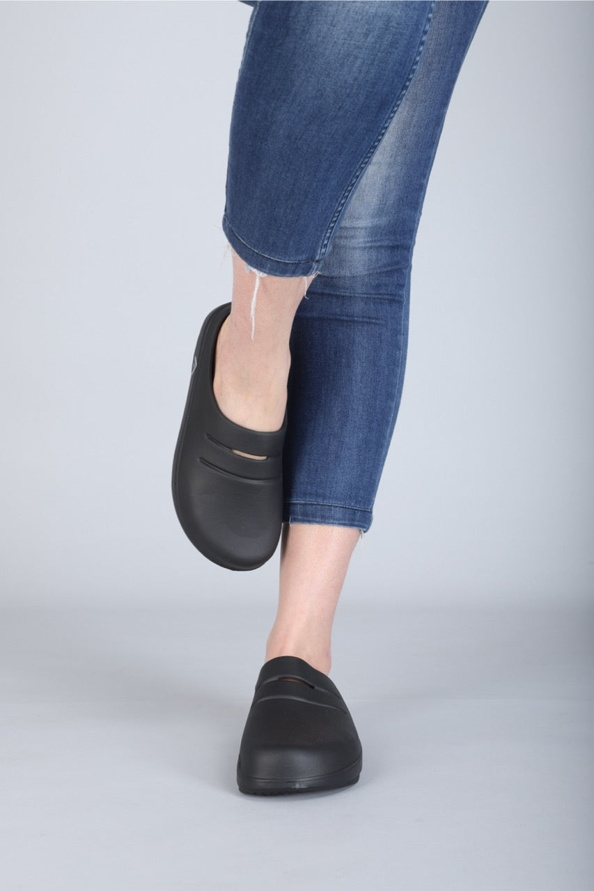 Fanture Halo Athletic Recovery Clogs Slippers - Ultra-Lightweight Comfort for Active Lifestyles