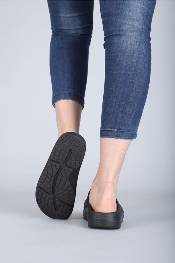 Fanture Halo Athletic Recovery Clogs Slippers - Ultra-Lightweight Comfort for Active Lifestyles